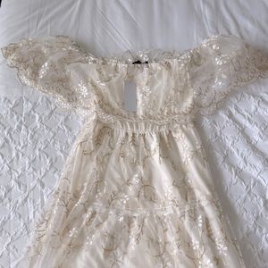 Boutique White Lace Off Shoulder Floor Length Dress - large